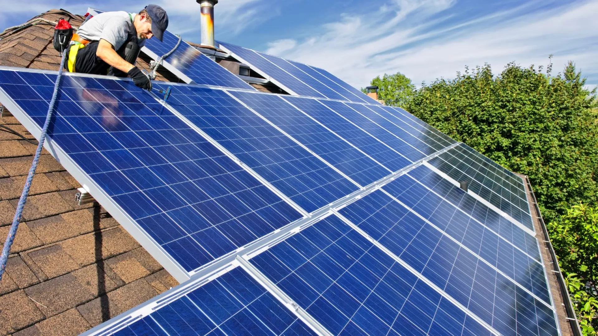 How to Maintain Your Solar Panels for Maximum Efficiency How to Maintain Your Solar Panels for Maximum Efficiency